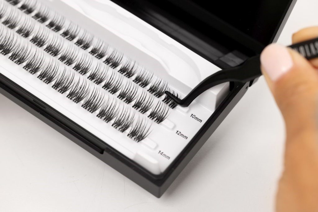 pre glued lashes